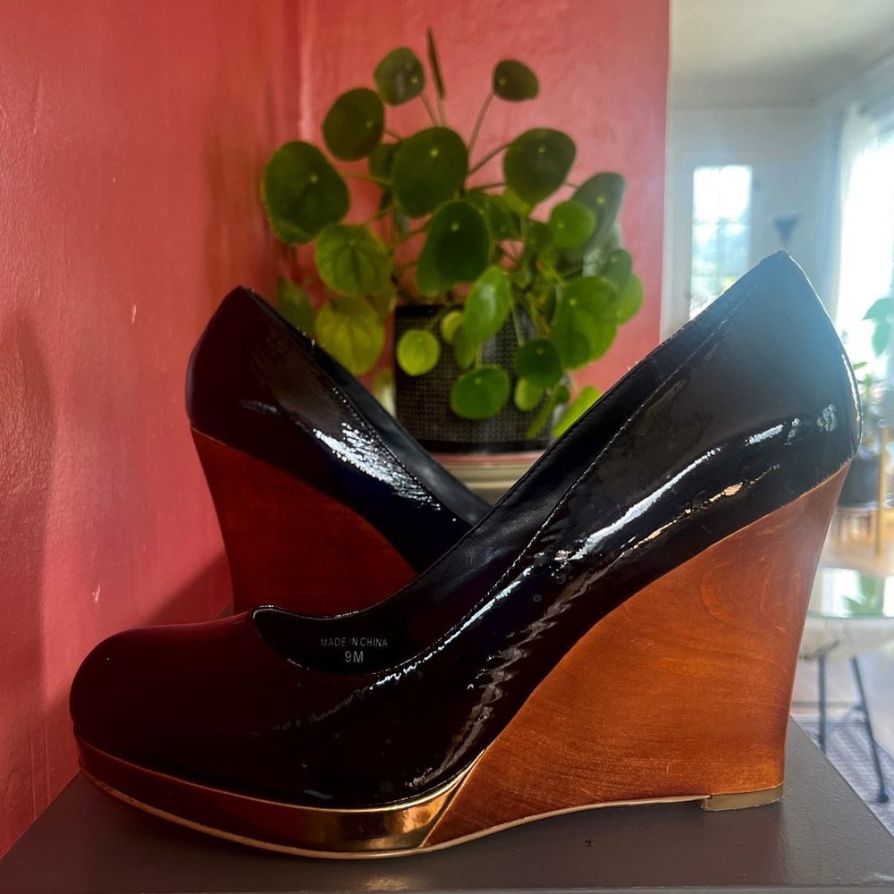 Vintage CHARLES DAVID wedges size 9